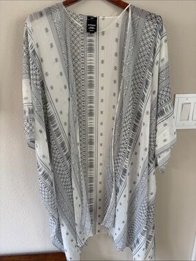 Express Sheer Printed Kimono Cardigan - White & Gray